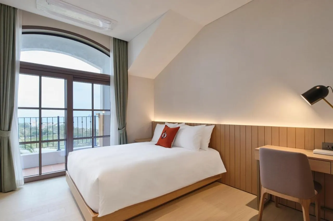 Hundert Hills Hotel Jeju 3*,  South Korea